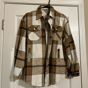 NWOT Women’s Plaid Shacket Size M